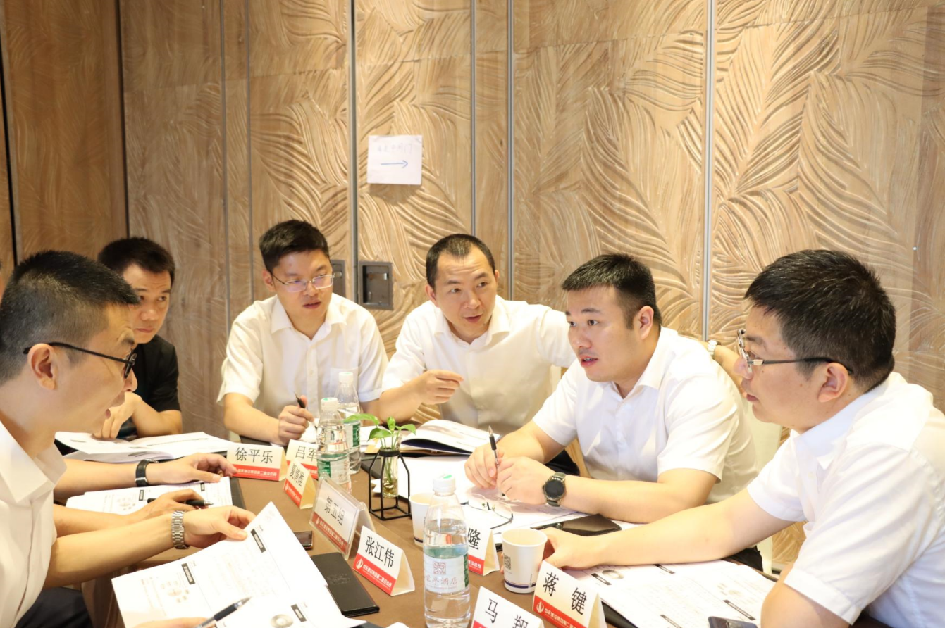 2021年6月25日-26日，豪运国际二建组织开展了2021年中高层主管执行力培训。本次培训特邀清华、北大、上海交大总裁班讲师，中国企业家协会特聘高级讲师许晋老师进行授课。